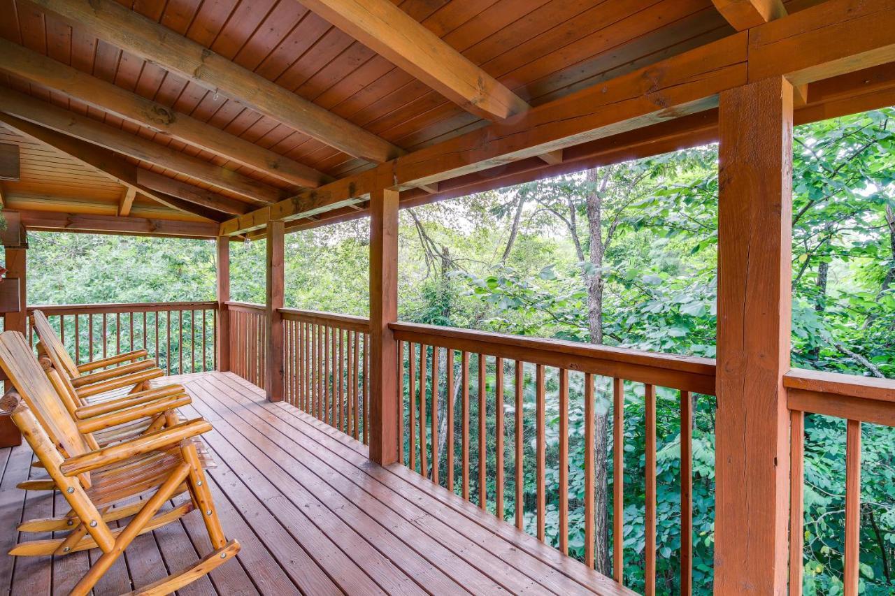 Sevierville Cabin With Wraparound Deck And Lake Access Kültér fotó